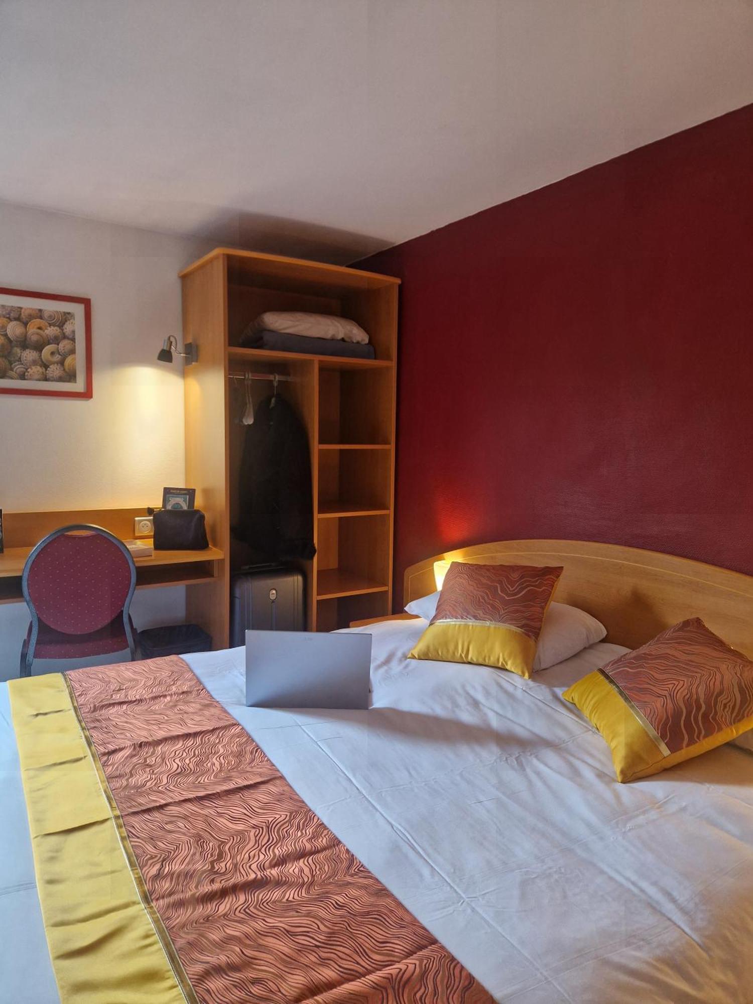 Prest'hotel Chavelot 2*